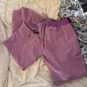Figs women’s scrub set, color-dusk, size small top and bottom, never worn, NWOT